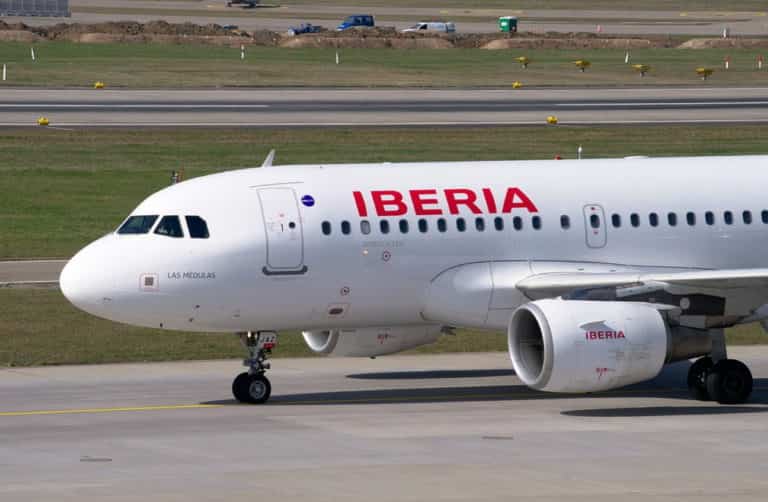 Llamar a Iberia a través de sus teléfonos gratuitos