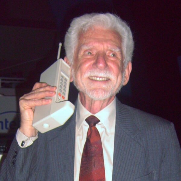 Martin Cooper, el ingeniero que conectó al mundo con la primera llamada móvil: “No sabía que sería un momento histórico”