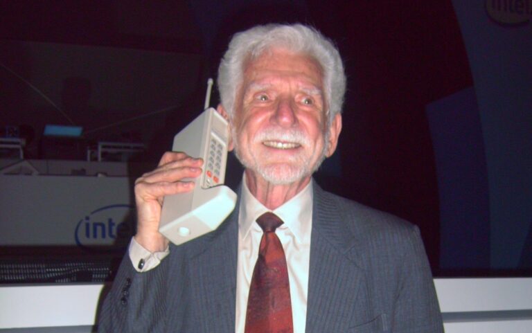 Martin Cooper, el ingeniero que conectó al mundo con la primera llamada móvil: “No sabía que sería un momento histórico”