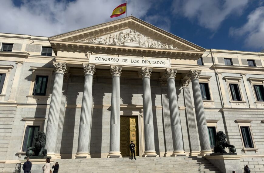El Gobierno dice no tener constancia de “sobrebloqueos” por los vetos de LaLiga y Movistar, pero avisa: “seguiremos con atención la evolución de la situación”