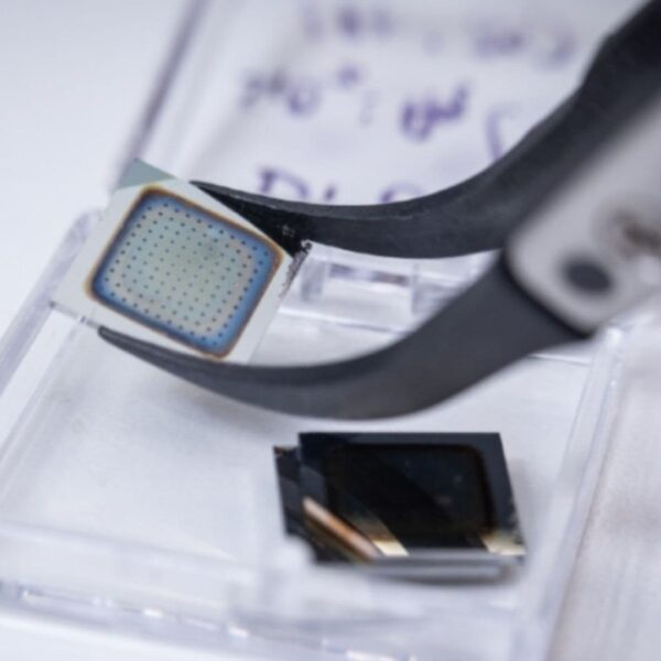 La “neurona” electrónica que acerca a los robots a sentir el mundo como nosotros