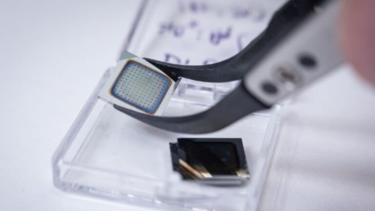 La “neurona” electrónica que acerca a los robots a sentir el mundo como nosotros