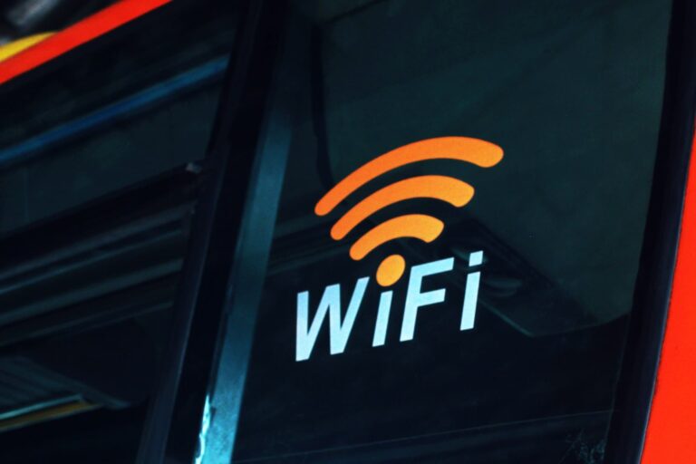 La brecha digital rural se estrecha, pero el 5G y la fibra gigabit aún van por detrás
